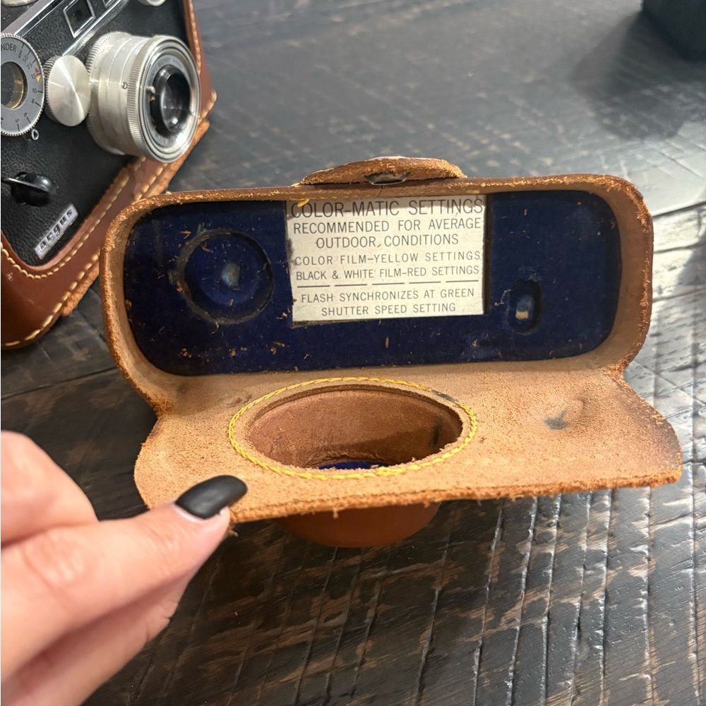 Argus Tan Camera & Case - Picture 3 of 5